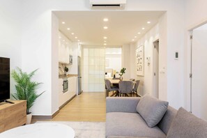 Living area - En el corazón del distrito de Tetuán, se encuentra este luminoso apartamento de 67 m², ideal para quienes buscan comodidad y tranquilidad en una de las zonas más agradables de Madrid. (MADRID)