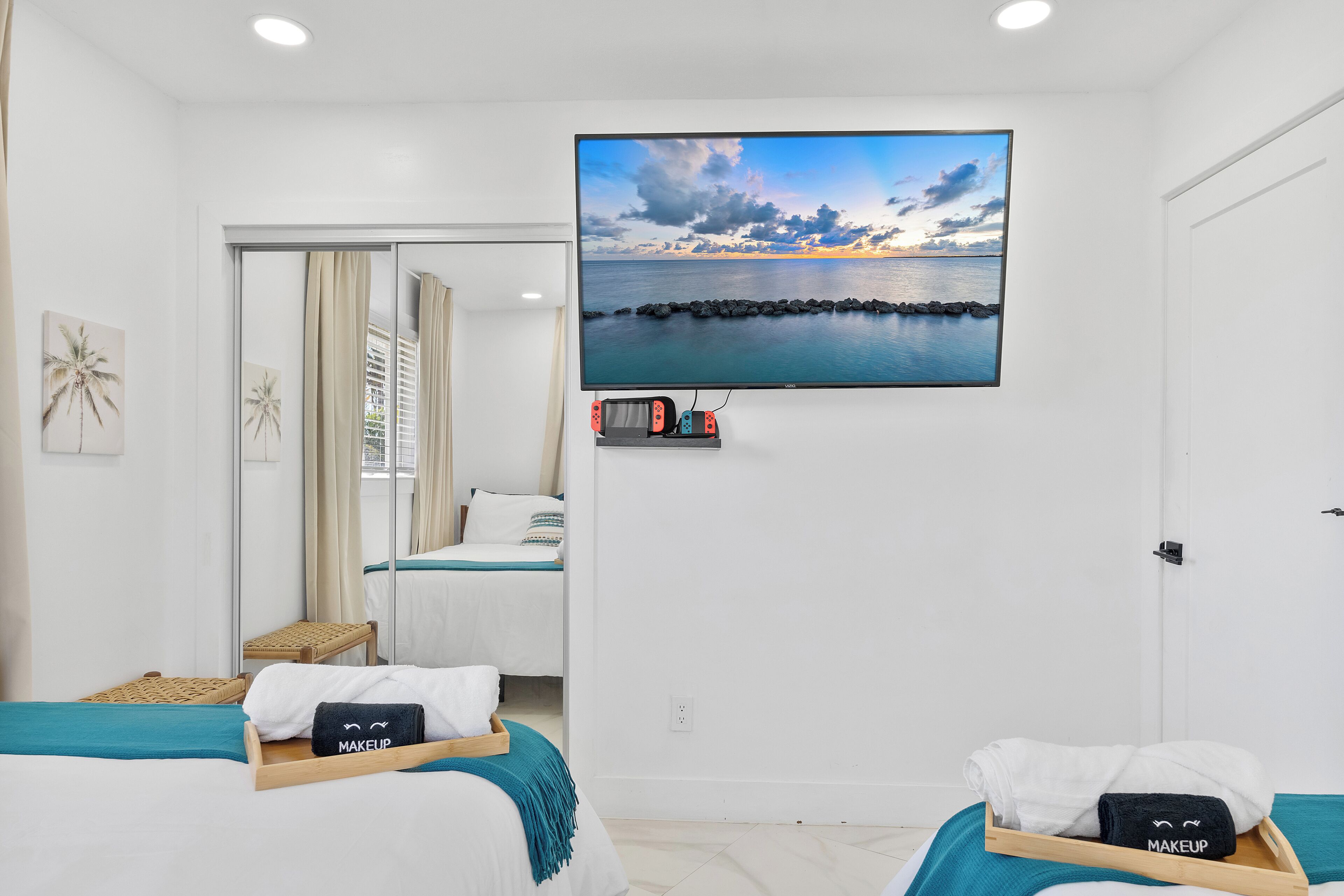 アイロン / アイロン台、WiFi (無料)、ベッドシーツ