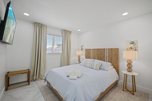 Iron/ironing board, free WiFi, bed sheets - Miami Retreat w/ Private Heated Pool & Yard (Miami)