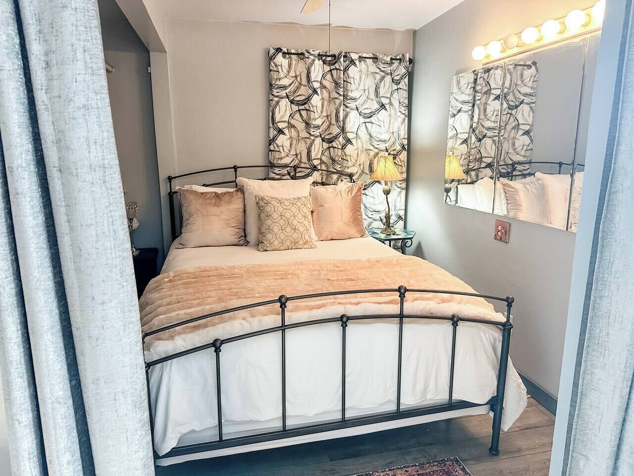 Bügeleisen/Bügelbrett, Reisekinderbett, WLAN, Bettwäsche