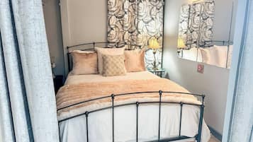 Bügeleisen/Bügelbrett, Reisekinderbett, WLAN, Bettwäsche