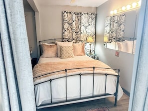 Bügeleisen/Bügelbrett, Reisekinderbett, WLAN, Bettwäsche