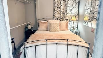 Bügeleisen/Bügelbrett, Reisekinderbett, WLAN, Bettwäsche