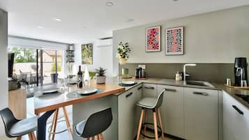 Mikroaaltouuni, uuni, liesi, astianpesukone