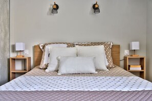 Tabla de planchar con plancha, wifi y ropa de cama 