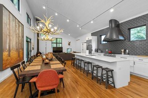 Dining - Sawyer Stunner With Hot Tub, Sauna & Close To Beach!! (Sawyer)