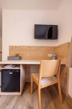 Standard-herbergi með tvíbreiðu rúmi - svalir - fjallasýn | Rúmföt af bestu gerð, dúnsængur, sérhannaðar innréttingar