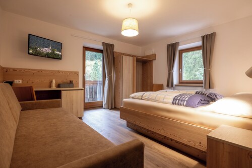 SAN PIETRO Dolomiti Small Budget Hotel