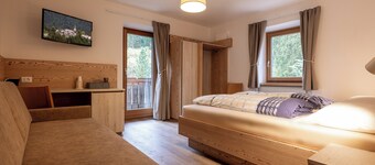 SAN PIETRO Dolomiti Small Budget Hotel