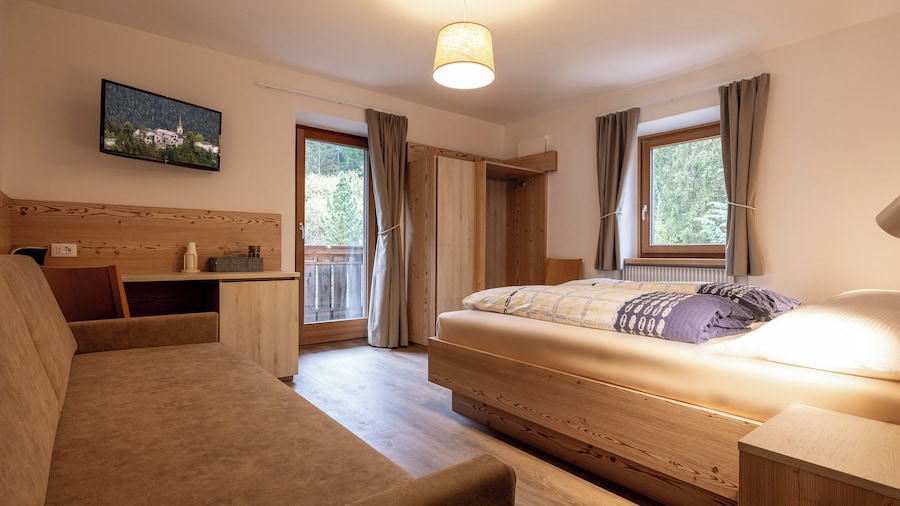 SAN PIETRO Dolomiti Small Budget Hotel