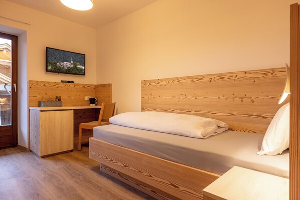 Comfort-herbergi - svalir - fjallasýn | Rúmföt af bestu gerð, dúnsængur, sérhannaðar innréttingar