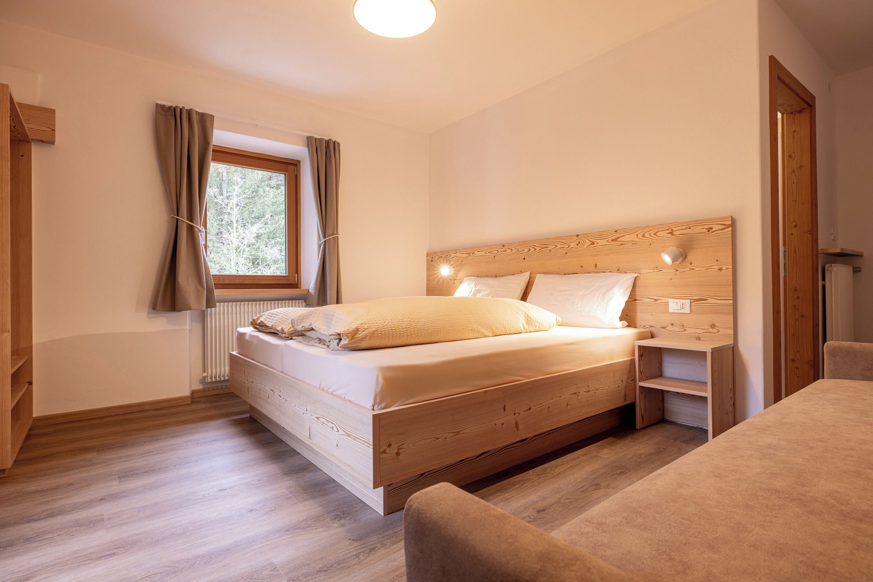 Premium bedding, down comforters, in-room safe, individually decorated