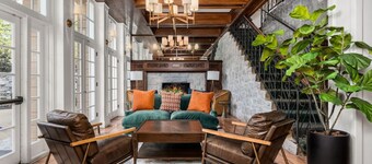 First floor Cozy king room w/ Wine Country Charm