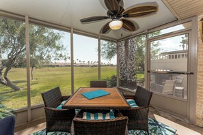 Outdoor dining - Your SPIGC Escape: Golf, Pickleball, Tennis, Pets & Beach Days All sun and fun (Laguna Vista)