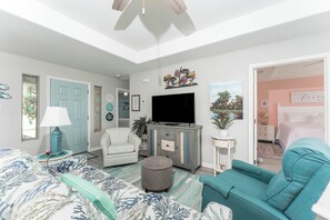 2 bedrooms, iron/ironing board, WiFi, bed sheets - Your SPIGC Escape: Golf, Pickleball, Tennis, Pets & Beach Days All sun and fun (Laguna Vista)