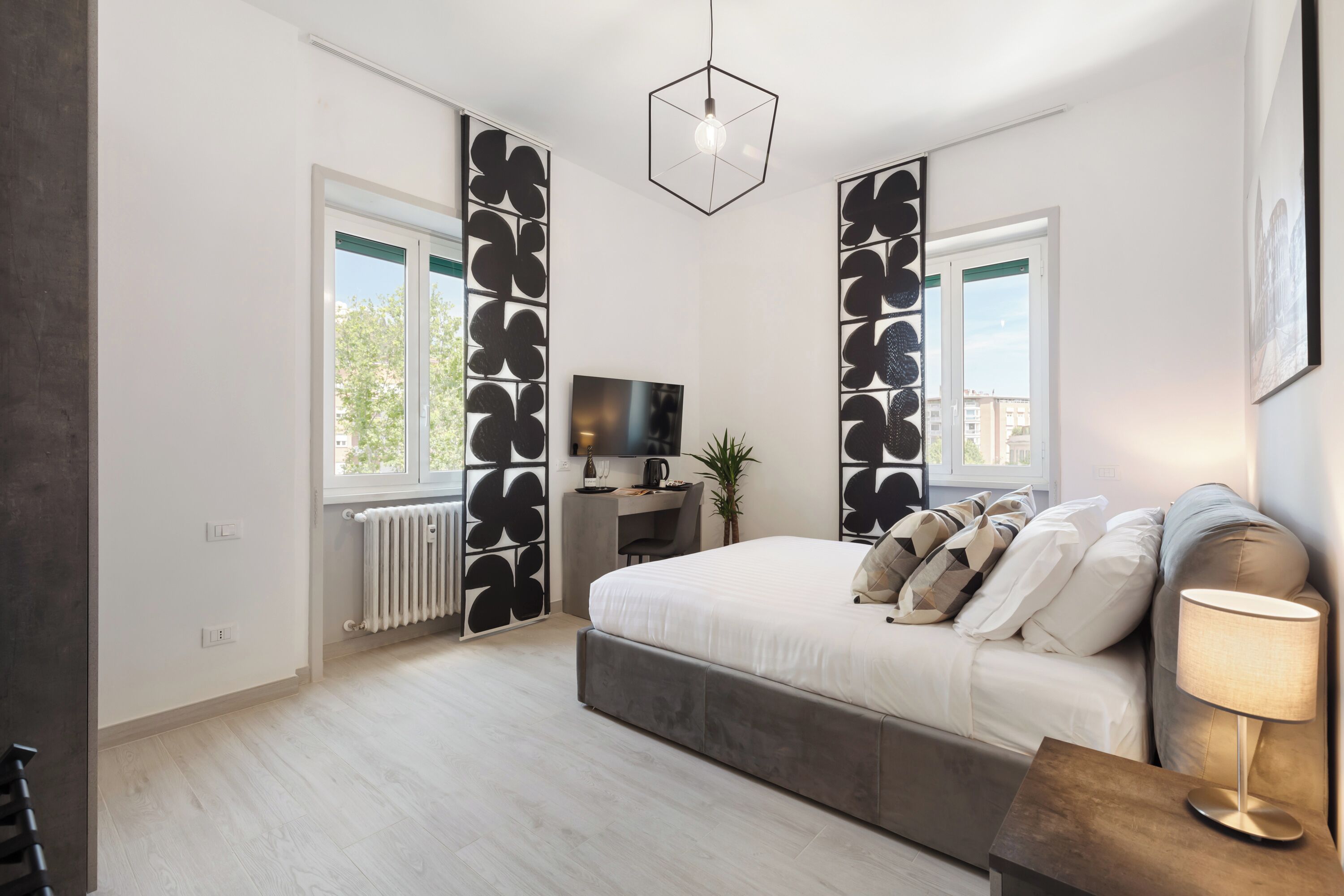 โต๊ะทำงาน, ห้องเก็บเสียง, เตารีด/โต๊ะรีดผ้า, Wi-Fi ฟรี