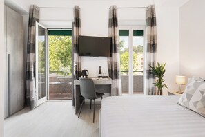 Desk, soundproofing, iron/ironing board, free WiFi - Clodio Welcome (Rome)