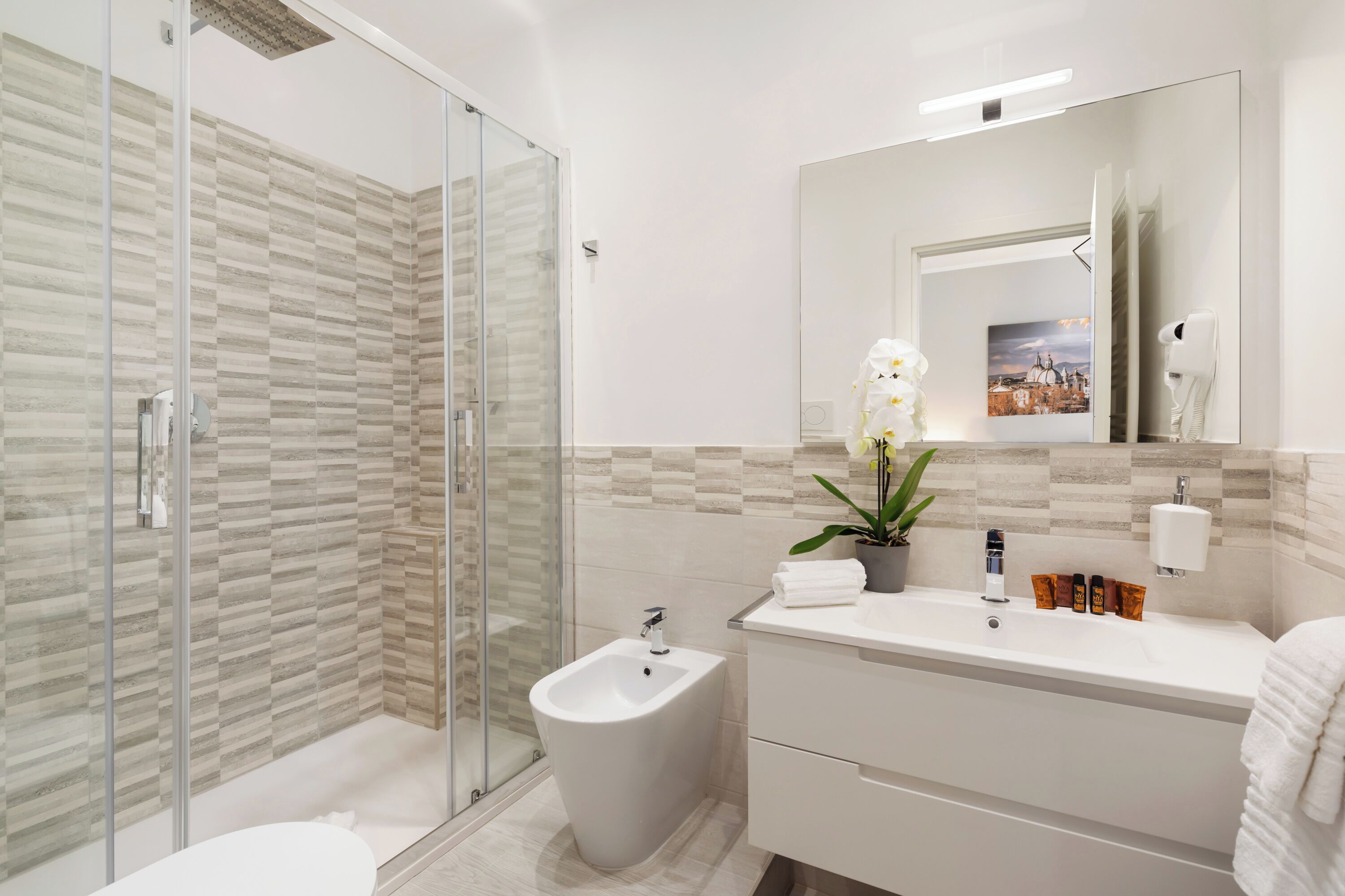 ห้องน้ำ | ฝักบัว, ไดร์เป่าผม, ผ้าเช็ดตัว, สบู่