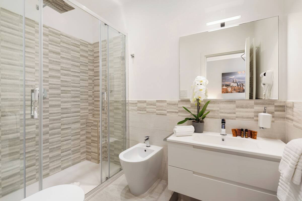 Bathroom | Shower, hair dryer, bidet, towels
