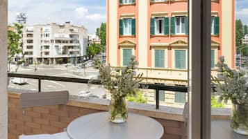 Desk, soundproofing, iron/ironing board, free WiFi