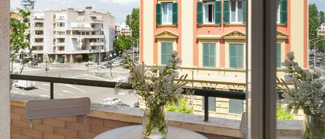 Desk, soundproofing, iron/ironing board, free WiFi