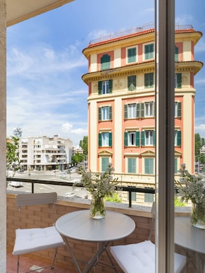 โต๊ะทำงาน, ห้องเก็บเสียง, เตารีด/โต๊ะรีดผ้า, Wi-Fi ฟรี