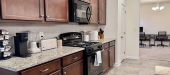 Charming Farmhouse Stay w/ Double Garage • 3BR/3BA