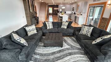 智能电视、桌上足球、乒乓球