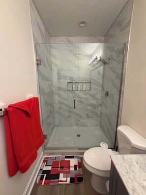 مناشف، صابون، ورق حمّام