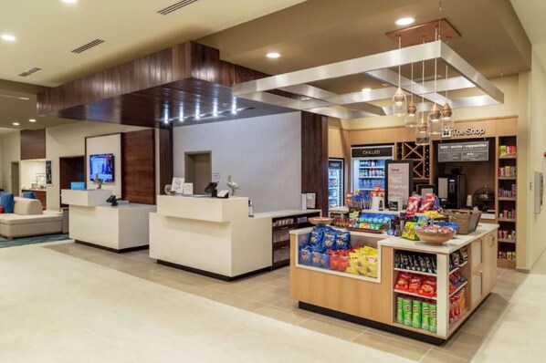 Gift shop - Hilton Garden Inn Stay Near Tampa, Dining, and Premium Outlets - 4 Units (Wesley Chapel)