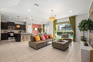 المنشأة من الداخل