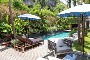 حمّام سباحة خارجي