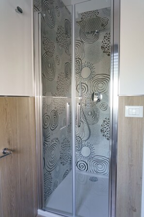 Shower, hair dryer, bidet, towels - Abruzzo Coast - Holiday Home - The Lighthouse (Montesilvano)