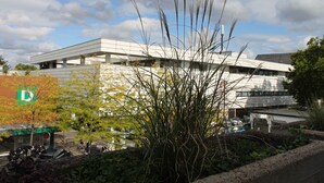 A modern building with a flat roof and large windows. - Penthouse, KingSize Bed, Queen Size SofaBed, full Kitchen, 650 MBit, Workspace (Euskirchen)