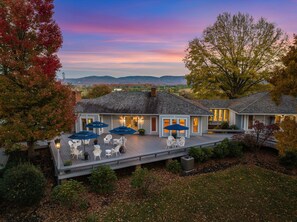 A two-story house with a patio area featuring outdoor seating and umbrellas. - The Guest Wing at Kateri: Luxury Stay Waynesboro (Waynesboro)