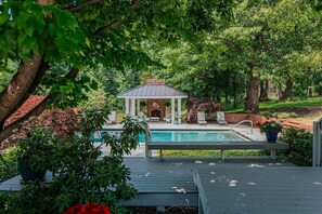 A pool with a gazebo, surrounded by lush greenery and a brick structure. - The Guest Wing at Kateri: Luxury Stay Waynesboro (Waynesboro)