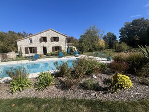 Outdoor pool, a heated pool - Charming 300m2 house in stones, can accomodate up to 12 persons. Private pool. (Pardaillan)