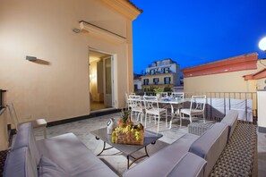 Outdoor dining - AMORE RENTALS - Palazzo Mary in Piazza Tasso (Sorrento)