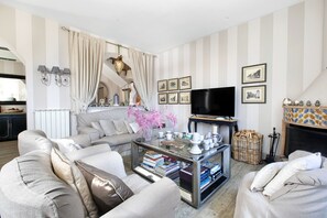 TV - AMORE RENTALS - Palazzo Mary in Piazza Tasso (Sorrento)