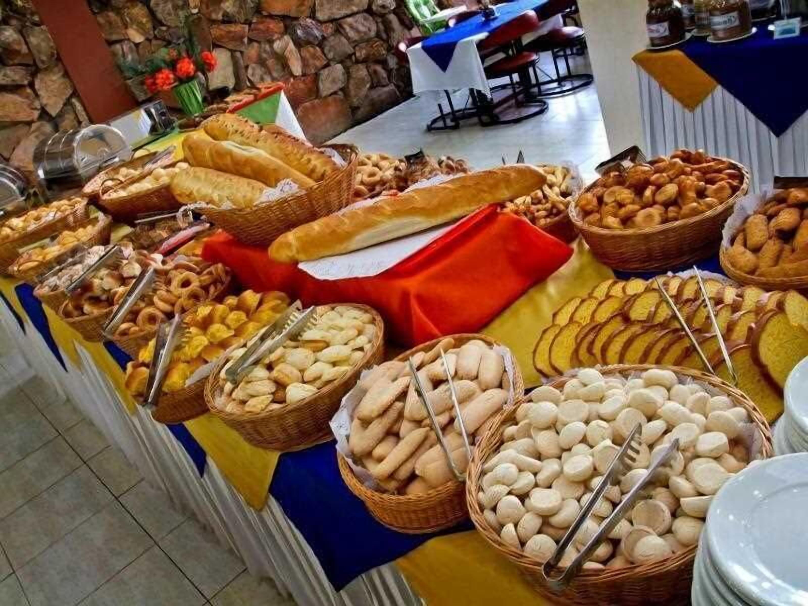 Daily buffet breakfast for a fee