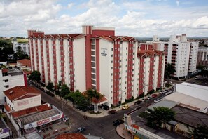 Front of property - Hot Springs Flat Apart Hotel c. Banheira (Caldas Novas)