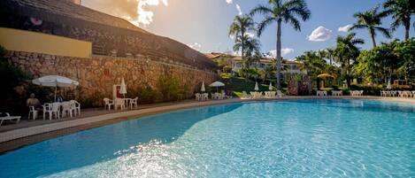 7 つの屋外プール