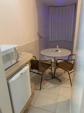 Mini-fridge, microwave, high chair - Hot Springs Flat Apart Hotel c. Banheira (Caldas Novas)