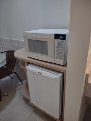 Mini-fridge, microwave, high chair - Hot Springs Flat Apart Hotel c. Banheira (Caldas Novas)