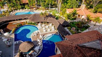 Suíte superluxo, vista para a piscina | Vista do quarto