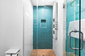 Hair dryer, towels - NEW Designer Gulf Front Townhome with Elevator, Bikes, Gulf Views, and More! (Panama City Beach)