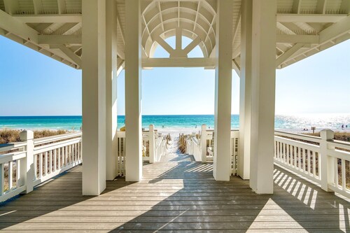 Grits-Carlton: Private beach steps away, Heated pool, Bunk rooms, Lakefront view