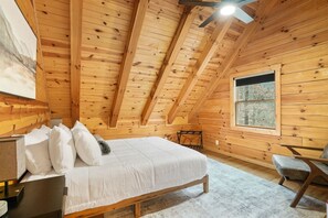 2 bedrooms, free WiFi, bed sheets - Goat Run Retreat | Hocking Hills, Hot Tub, Sauna (Logan)