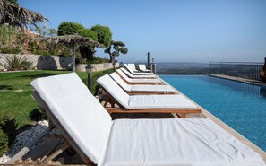 2 piscinas al aire libre, sombrillas, tumbonas