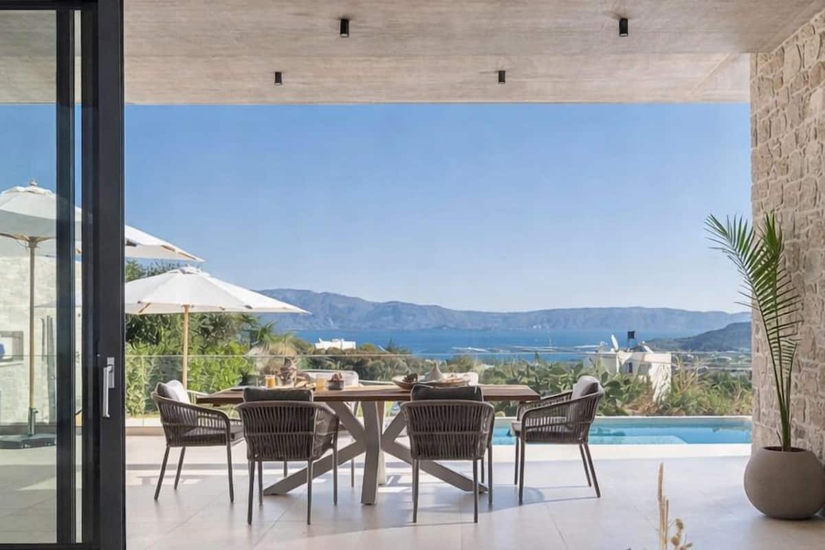 Deluxe Villa, 2 Bedrooms, Private Pool, Sea View | Living area